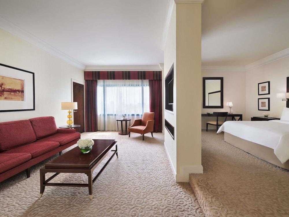  Movenpick Grand Al Bustan Room Type - Superior Suite with 1 double bed