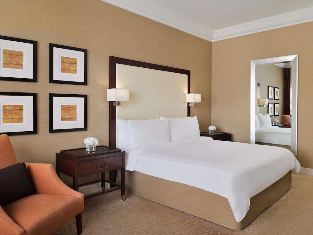  Movenpick Grand Al Bustan Room Type - Deluxe Room with 1 King Bed