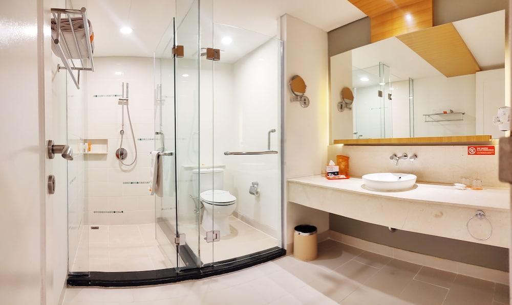 HARRIS Suites FX Sudirman Jakarta - Tap to explore photos