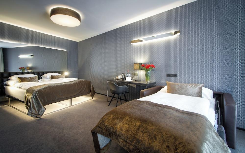 Hotel Mucha Room Type - Deluxe Triple Room