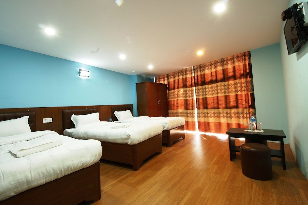 Everest Holiday Inn Room Type - Standard Triple Room