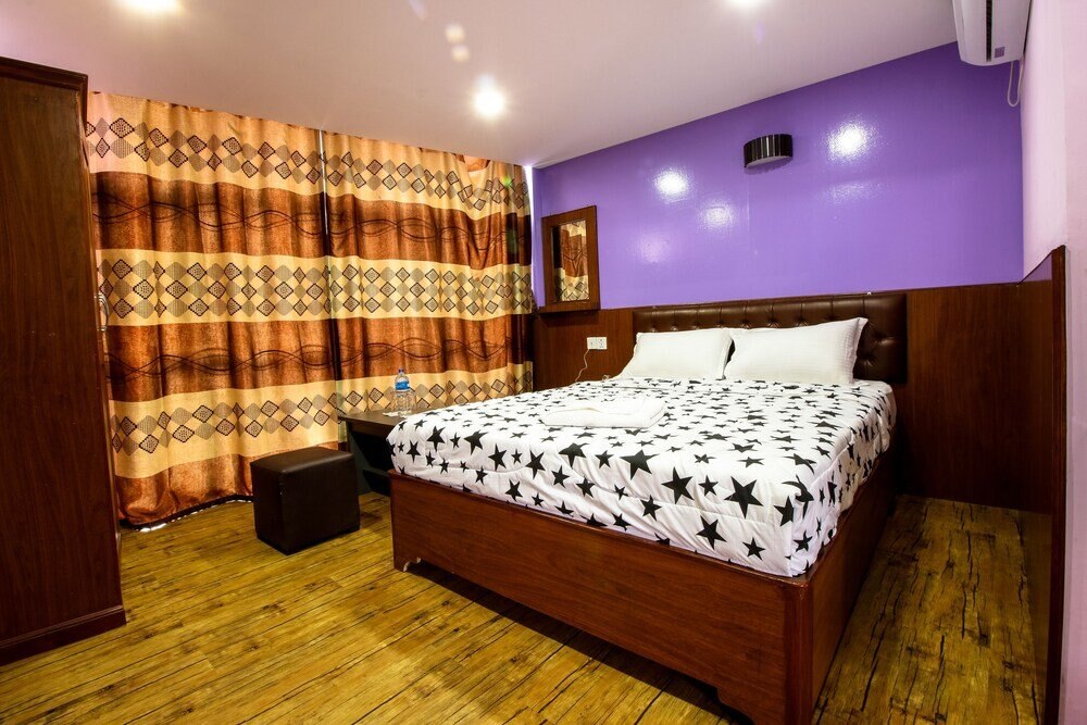 Everest Holiday Inn