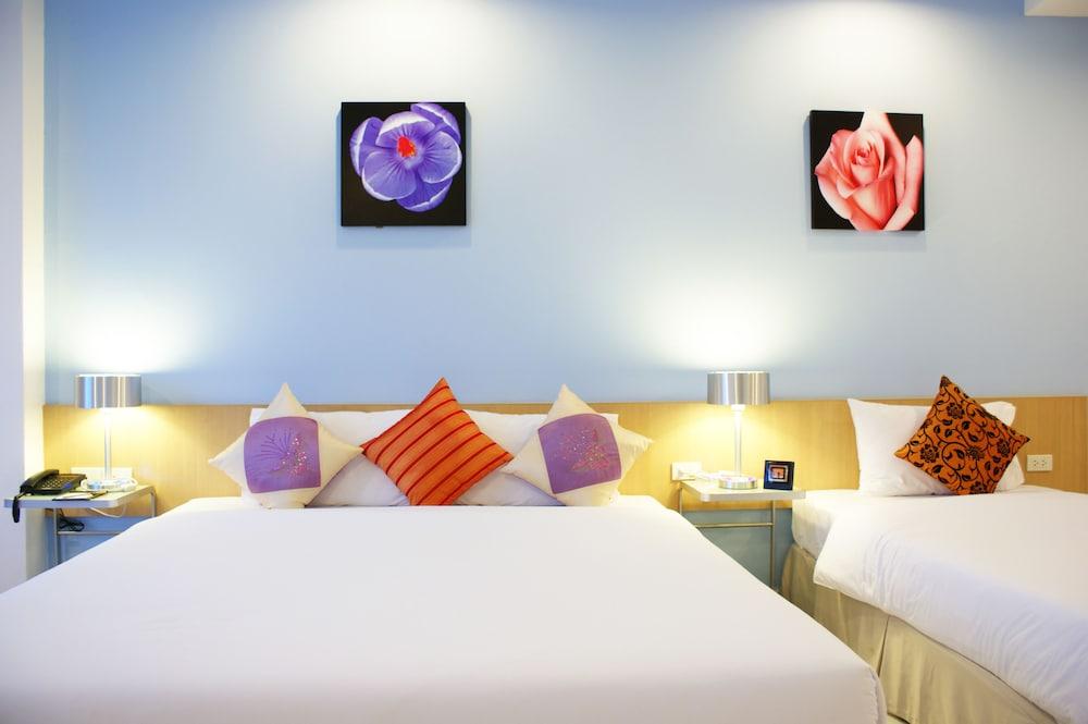 Best Bella Pattaya Room Type - Deluxe Sea View Room Balcony and Kitchenett