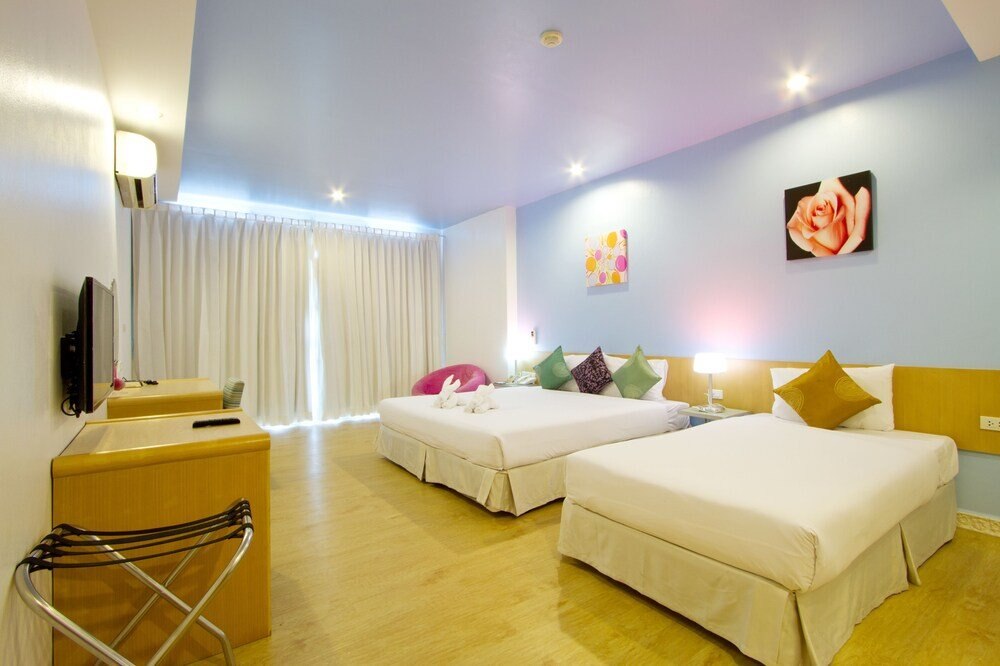 Best Bella Pattaya Room Type - Deluxe Triple Room Balcony and Kitchenett