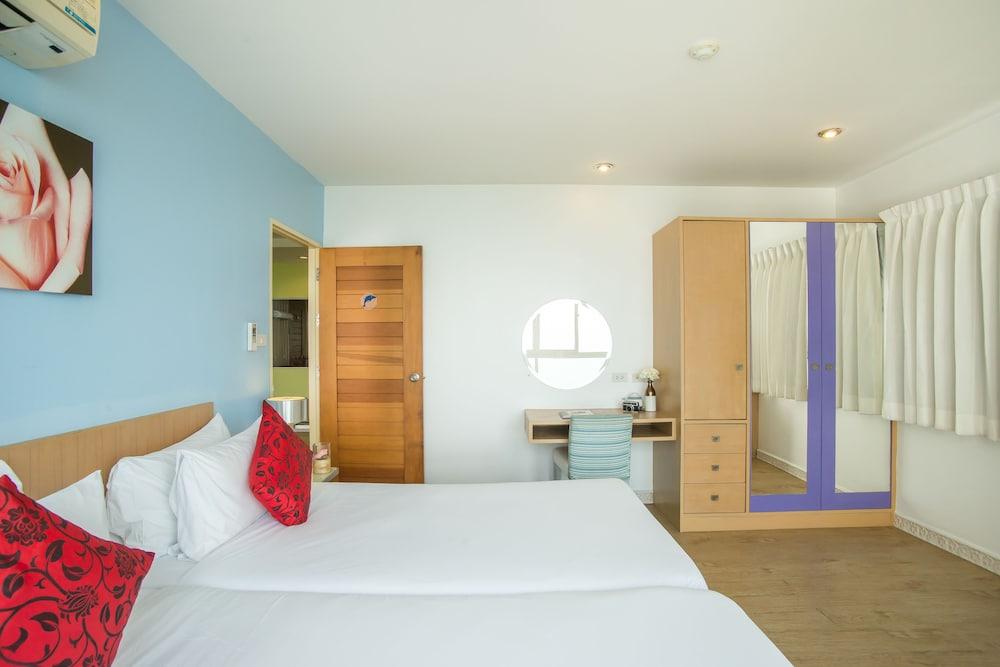Best Bella Pattaya Room Type - Family for 4 pax Suite Sea View Room Balcony and Kitchenett