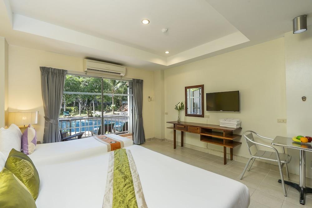 Bella Villa Pattaya 3rd Road Room Type - Standard Triple Room Pool Access Balcony and Kitchenett Bella Villa Pattaya 3rd Road Room Type - Standard Triple Room Pool Access Balcony and Kitchenett