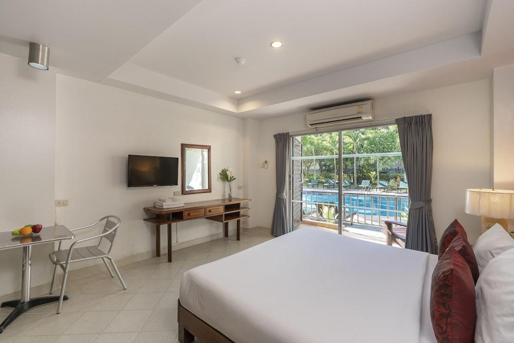 Bella Villa Pattaya 3rd Road - Tap to explore photos