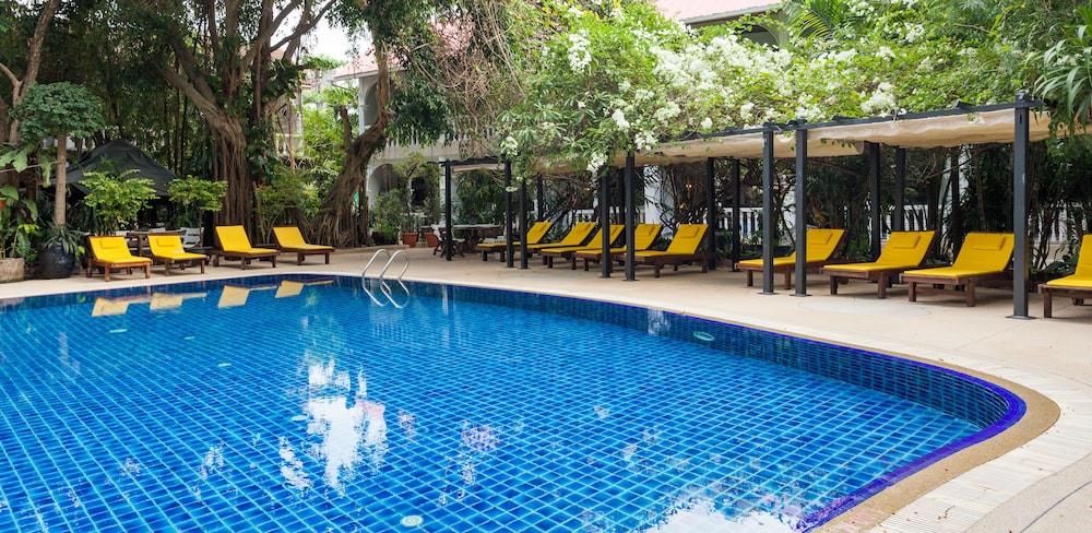 Tropica Bungalow Hotel - Tap to explore photos