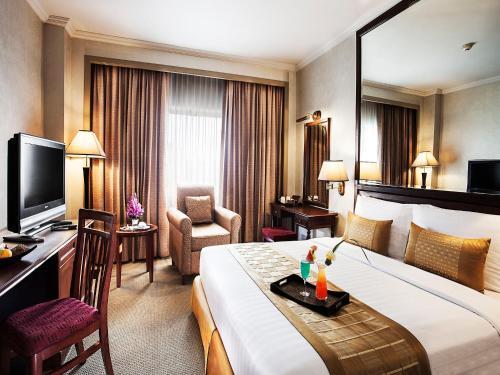 Arnoma Hotel Bangkok Room Type - SUPERIOR, DOUBLE BED, CITY VIEW Arnoma Hotel Bangkok Room Type - SUPERIOR, DOUBLE BED, CITY VIEW