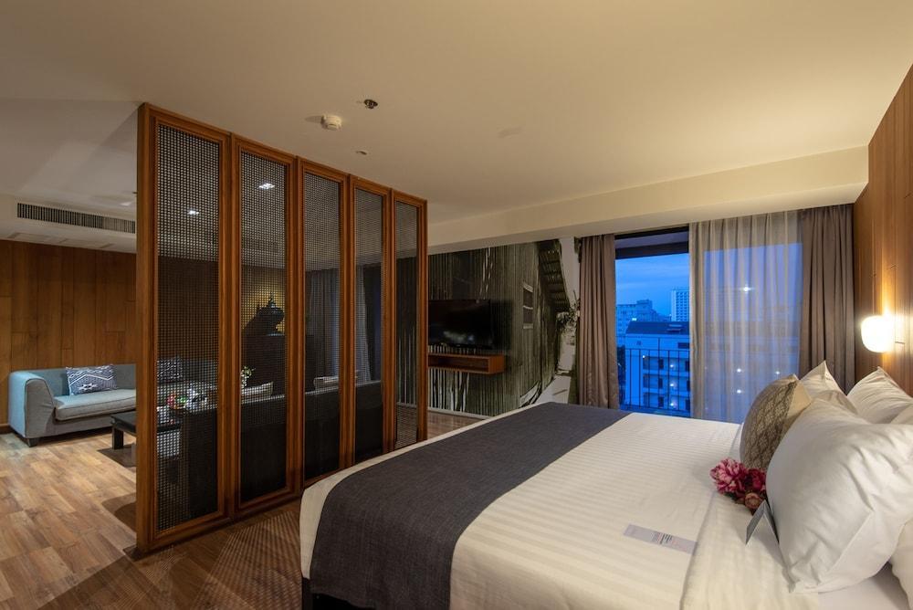 Page 10, Hotel Room Type - Presidential Suite