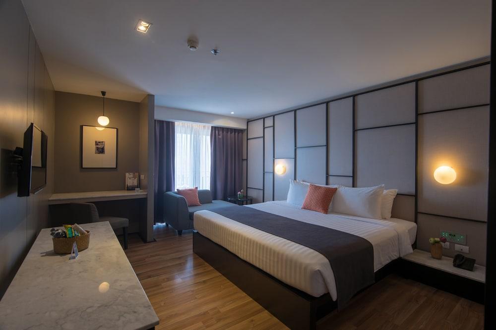 Page 10, Hotel Room Type - Grand Deluxe Room with King Bed