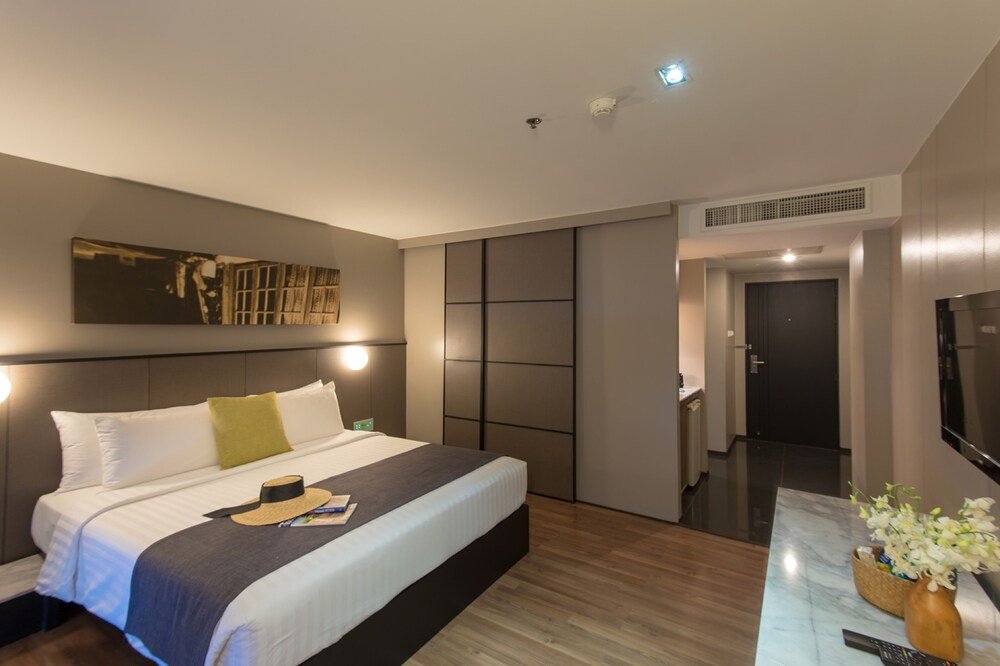 Page 10, Hotel Room Type - Deluxe Room