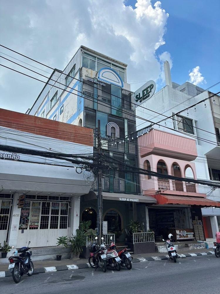 سليب آت فوكيت