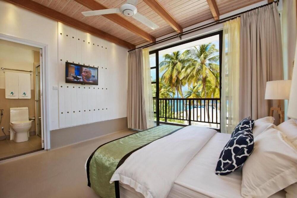 Crystal Sands Room Type - Deluxe Double Room with Balcony and Partial Sea View