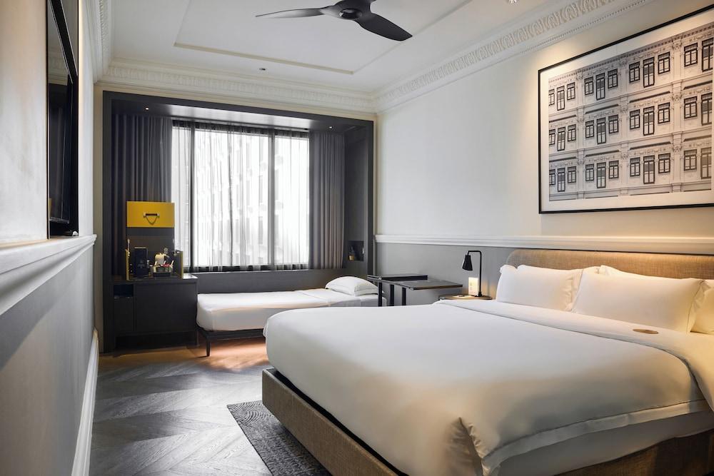 Grand Park City Hall Room Type - Premier Triple Room 1 King +1 Sofa bed