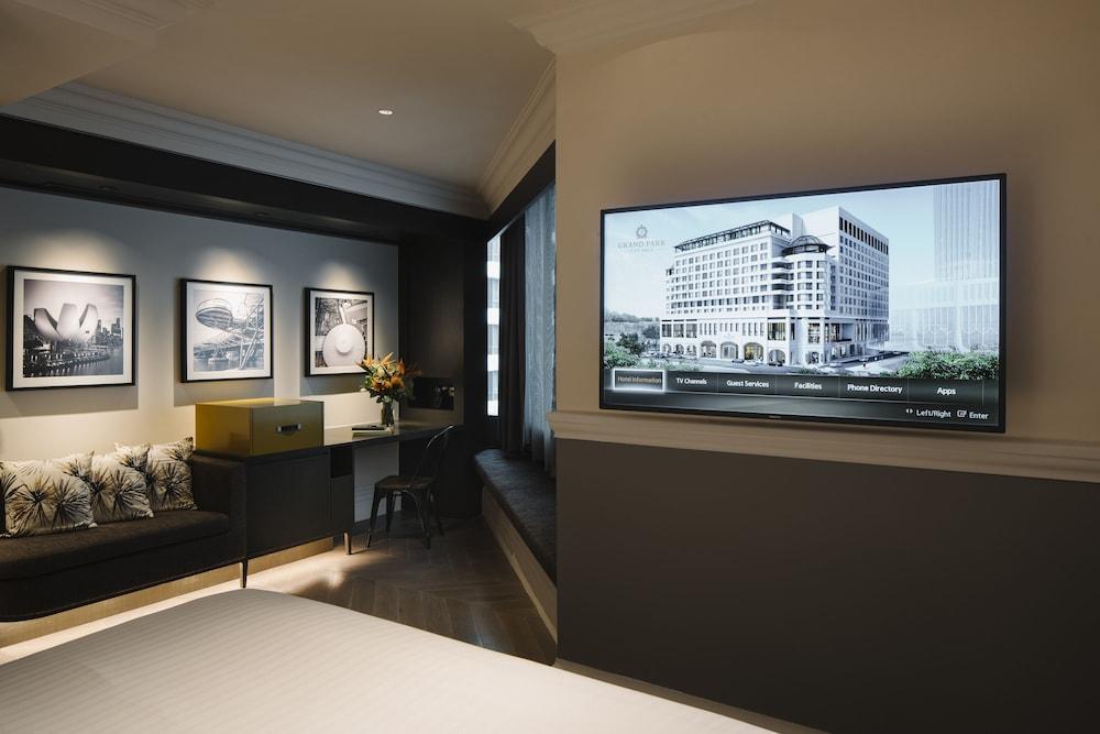 Grand Park City Hall Room Type - Corner Studio Room 1 King