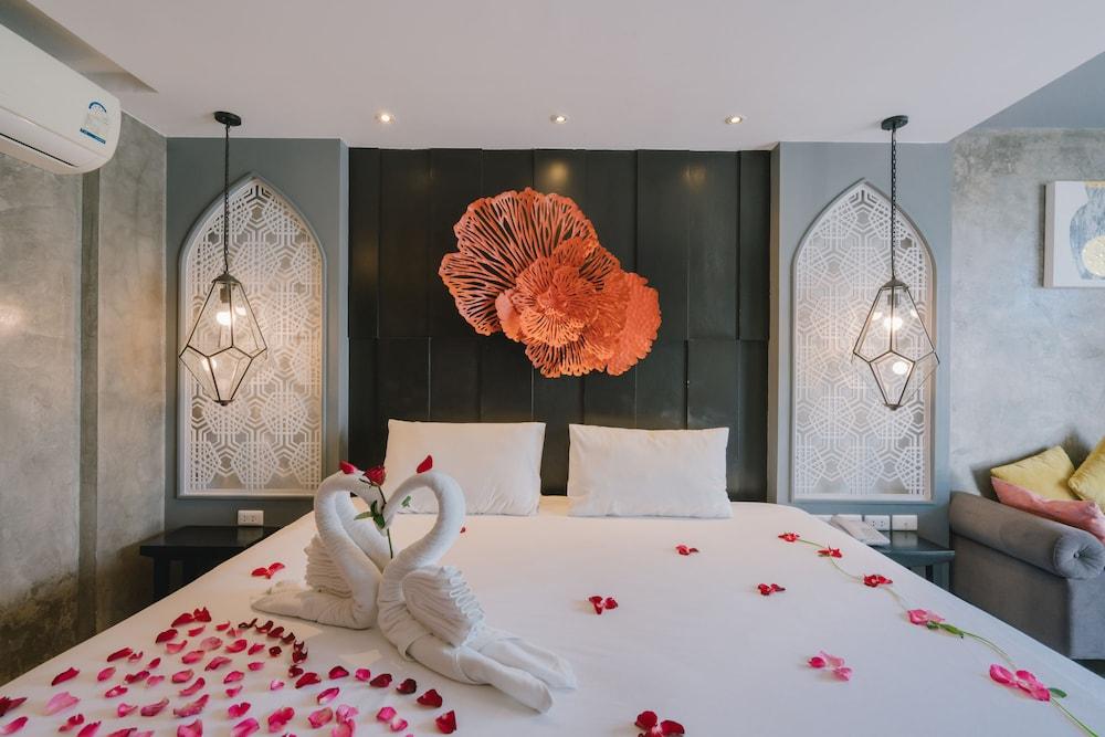 Patong Signature Boutique Hotel Room Type - Superior King or Twin Room with Sea View