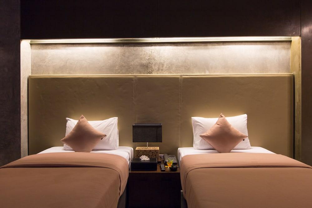 Patong Signature Boutique Hotel Room Type - Superior Twin Room with partial sea view Patong Signature Boutique Hotel Room Type - Superior Twin Room with partial sea view