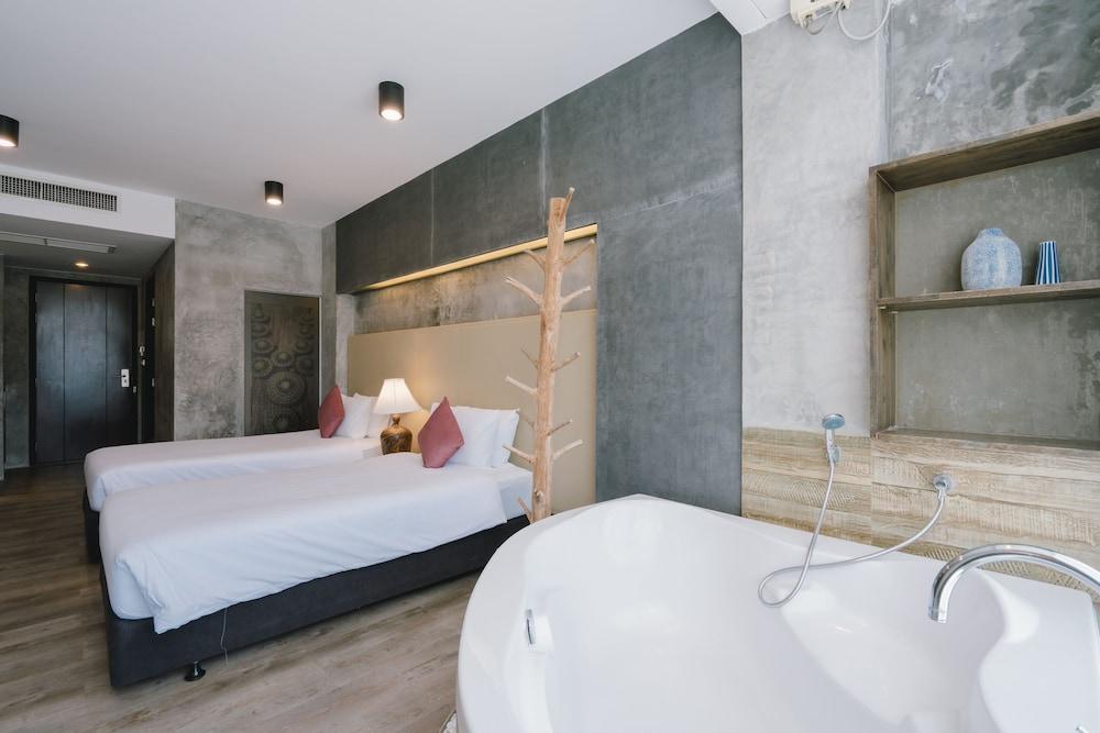 Patong Signature Boutique Hotel Room Type - Superior Double or Twin Room With Bath