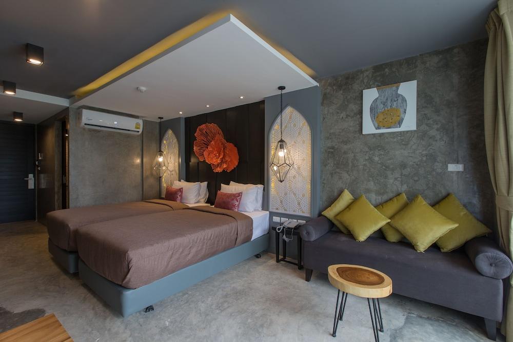 Patong Signature Boutique Hotel Room Type - Connecting Studios with Sea View