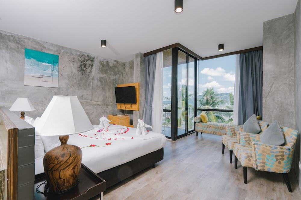 Patong Signature Boutique Hotel Room Type - Deluxe Double Studio with Sea View and Spa Bath Patong Signature Boutique Hotel Room Type - Deluxe Double Studio with Sea View and Spa Bath