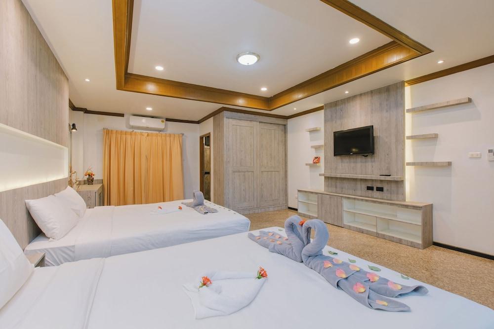 Royal Prince Residence Room Type - Deluxe Quadruple Room