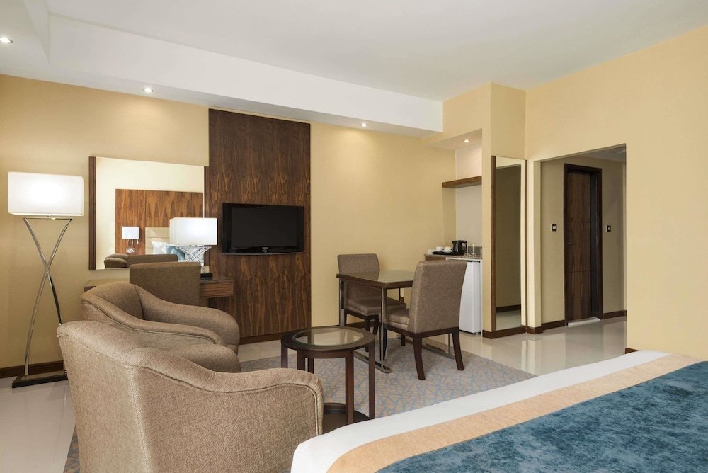 Howard Johnson by Wyndham Abu Dhabi - Tap to explore photos