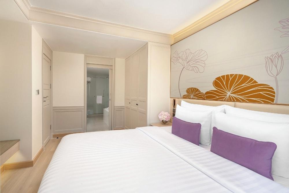 Centre Point Sukhumvit 10 Room Type - One Bedroom Balcony Triple Suite Centre Point Sukhumvit 10 Room Type - One Bedroom Balcony Triple Suite