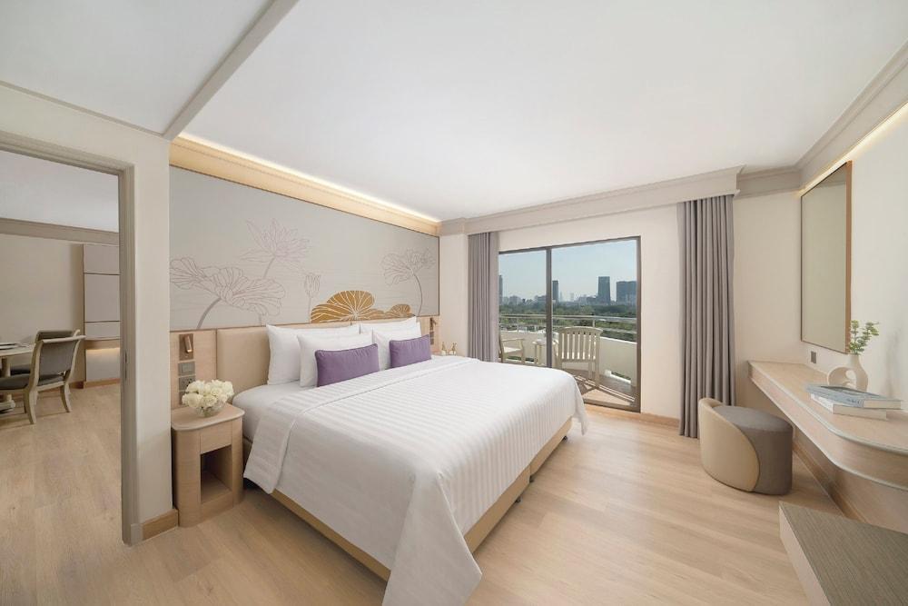 Centre Point Sukhumvit 10 Room Type - One Bedroom Balcony Residence Suite Lake View Centre Point Sukhumvit 10 Room Type - One Bedroom Balcony Residence Suite Lake View