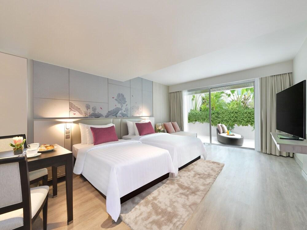Centre Point Sukhumvit 10 Room Type - Suite Pool Access (New Wing)