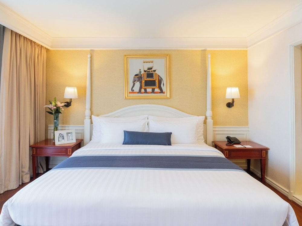 Centre Point Sukhumvit 10 Room Type - Three-Bedroom Family Grand Suite Centre Point Sukhumvit 10 Room Type - Three-Bedroom Family Grand Suite