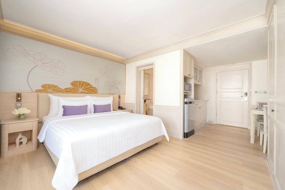 Centre Point Sukhumvit 10 Room Type - Deluxe Balcony Lake View  - child breakfast extra cost at THB 265 per night pay at hotel