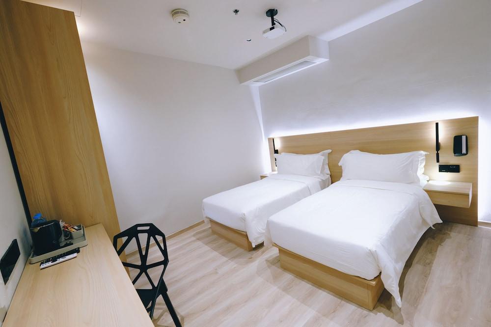 Rest Bugis Hotel Room Type - Superior Twin W/O Window