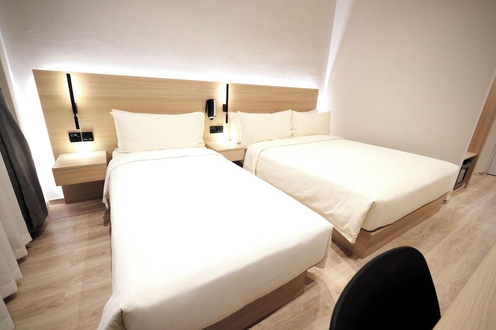 Rest Bugis Hotel Room Type - Family Triple Room
