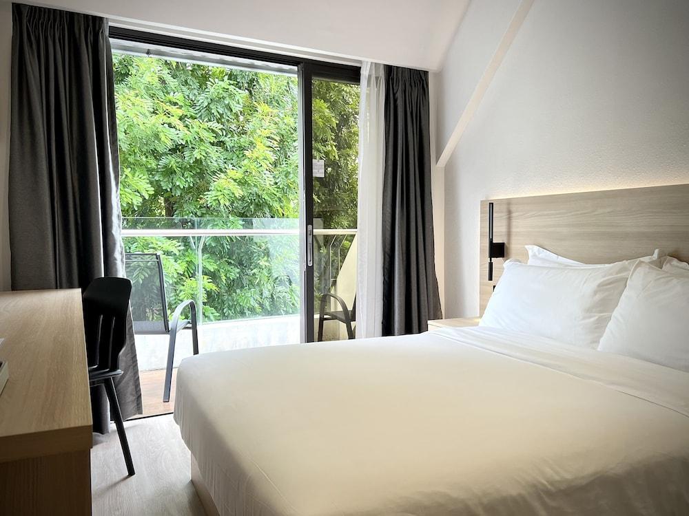 Rest Bugis Hotel Room Type - Superior Double Room, Balcony