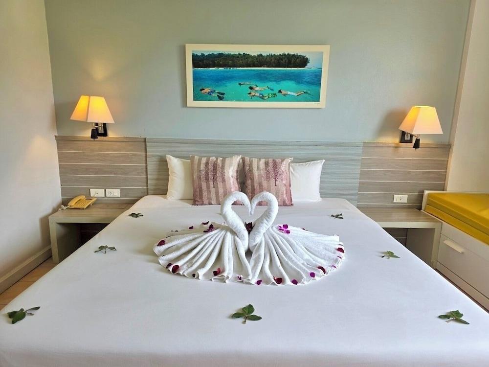 On Hotel Phuket Room Type - Superior Family Room