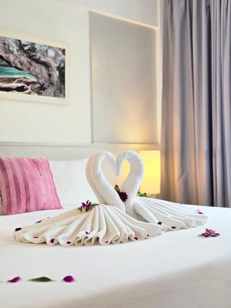 أون هوتل فوكيت