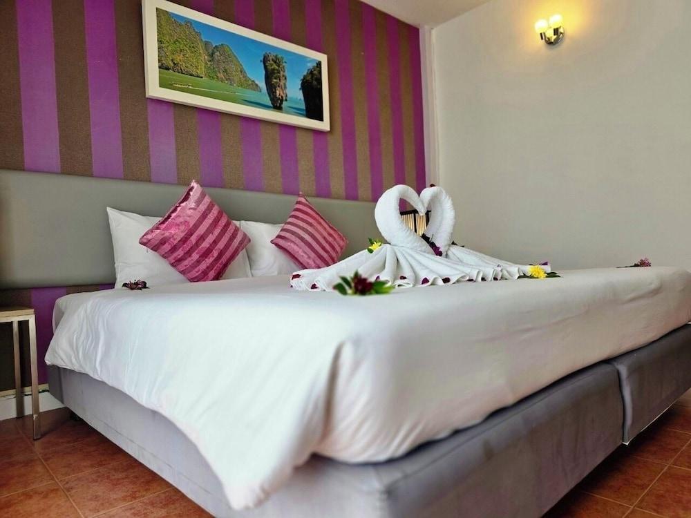 On Hotel Phuket Room Type - Deluxe Double Room with Balcony