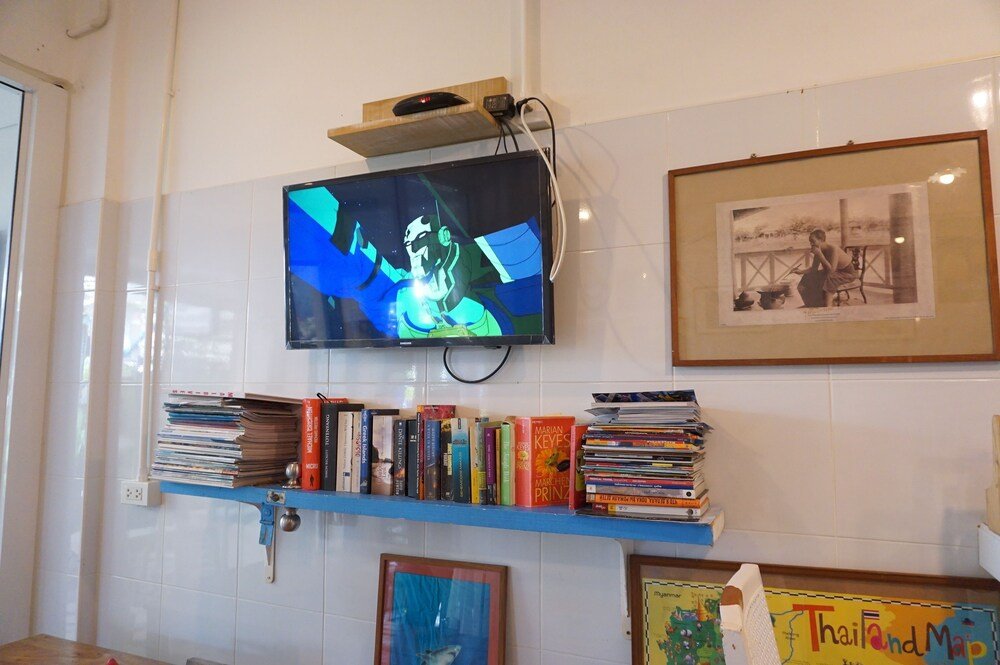 Frog House Bed & Breakfast - Adults Only - Hostel - Tap to explore photos