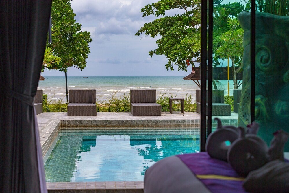 Maneetel  Krabi Beachfront Room Type - Deluxe Sea View Pool Access