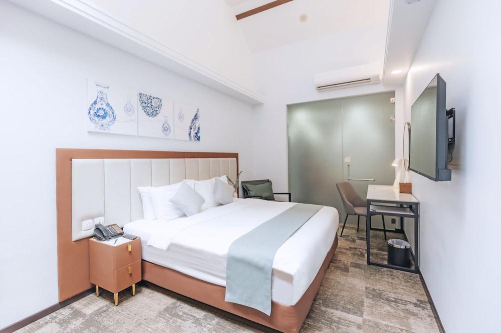 Santa Grand Hotel East Coast Room Type - Deluxe King with Bathtub and Skylight Santa Grand Hotel East Coast Room Type - Deluxe King with Bathtub and Skylight