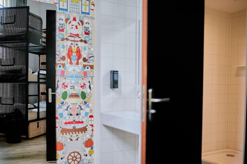 Generator Amsterdam Room Type - Private 6-bed Female Room Ensuite