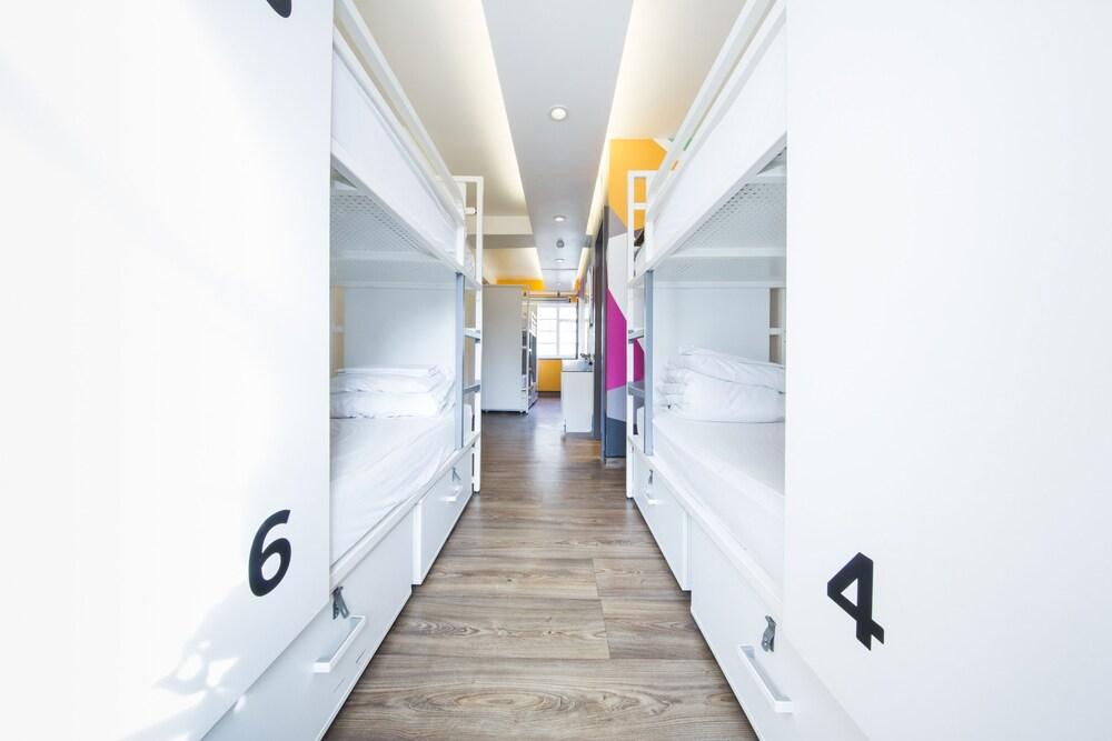Generator Hostel London Room Type - Private 6 bed Room