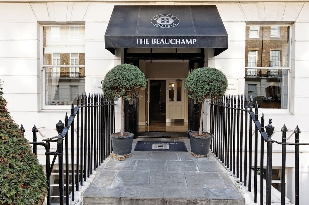 Grange Beauchamp - Tap to explore photos