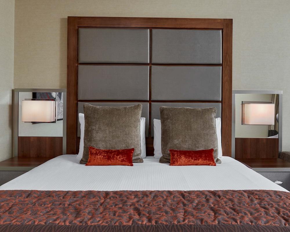 Leonardo Royal London Tower Bridge Room Type - Superior Room with King Bed