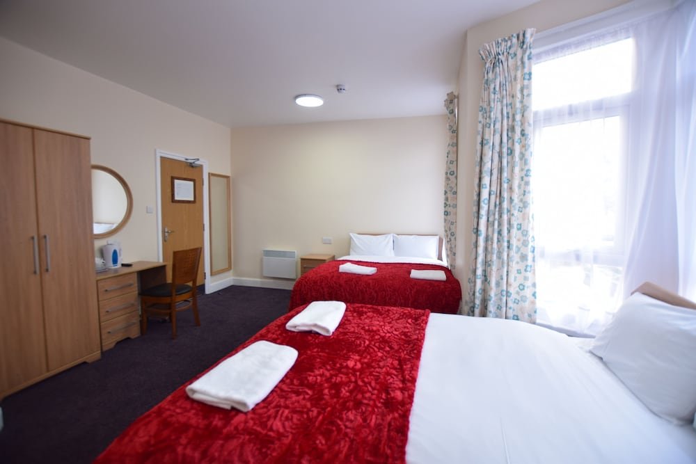 Woodlands Lodge Ilford London Room Type - Basic Quadruple Room