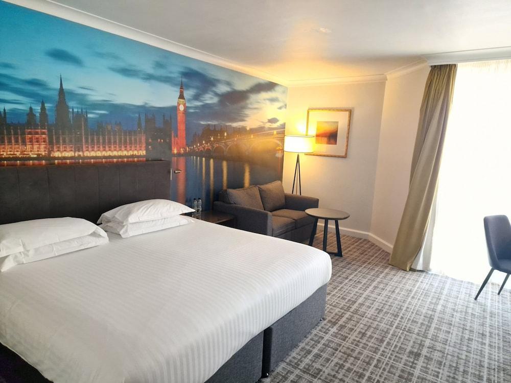 Millennium Hotel and Conference Centre Gloucester London Room Type - Club Double Room