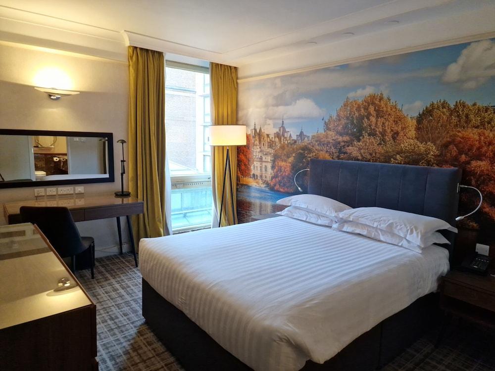 Millennium Hotel and Conference Centre Gloucester London - Tap to explore photos