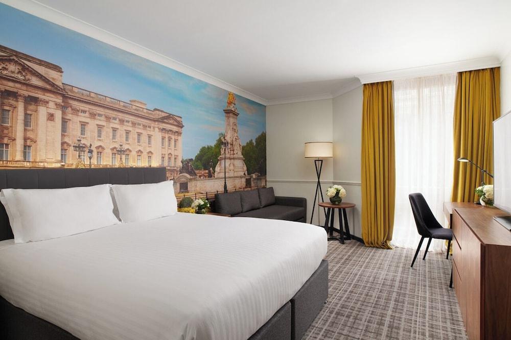 Millennium Hotel and Conference Centre Gloucester London Room Type - Deluxe Double Room with Single Sofa Bed