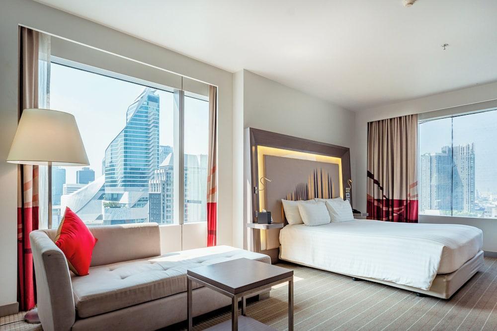 Four Points by Sheraton Bangkok Ploenchit Room Type - Suite, 1 King Bed